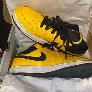 1Air Jordan🌻🐝💛⭐️